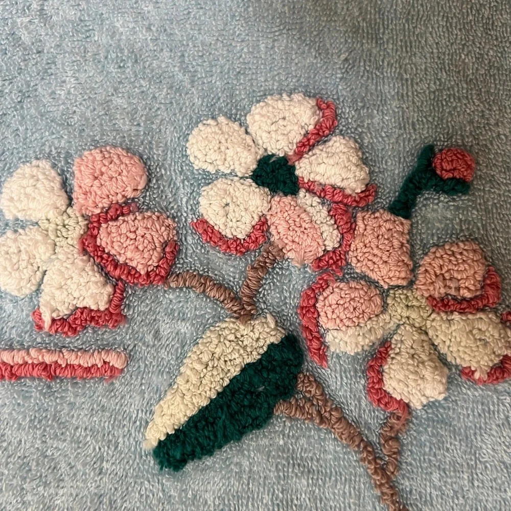 Martex light blue Chenille Flower Bath Towel 22x41 inches vtg cottagecore retro